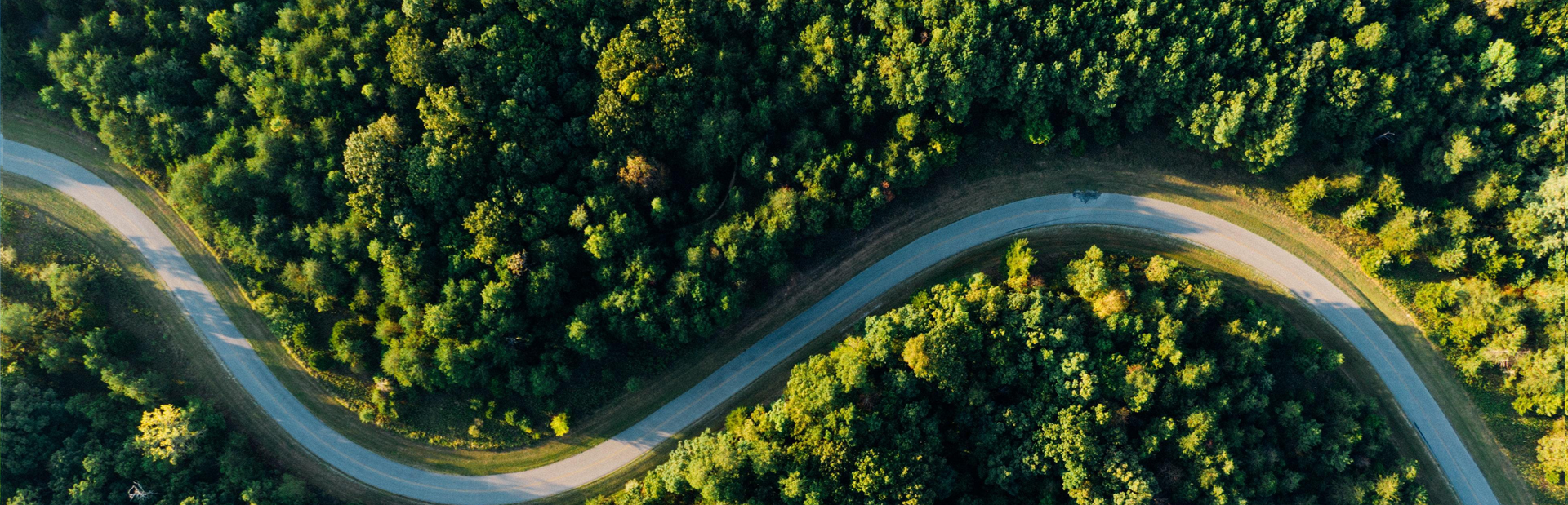 积极应对气候变化，以技术创新推动绿色生产运营，助力低碳供应链发展，实现企业气候目标。