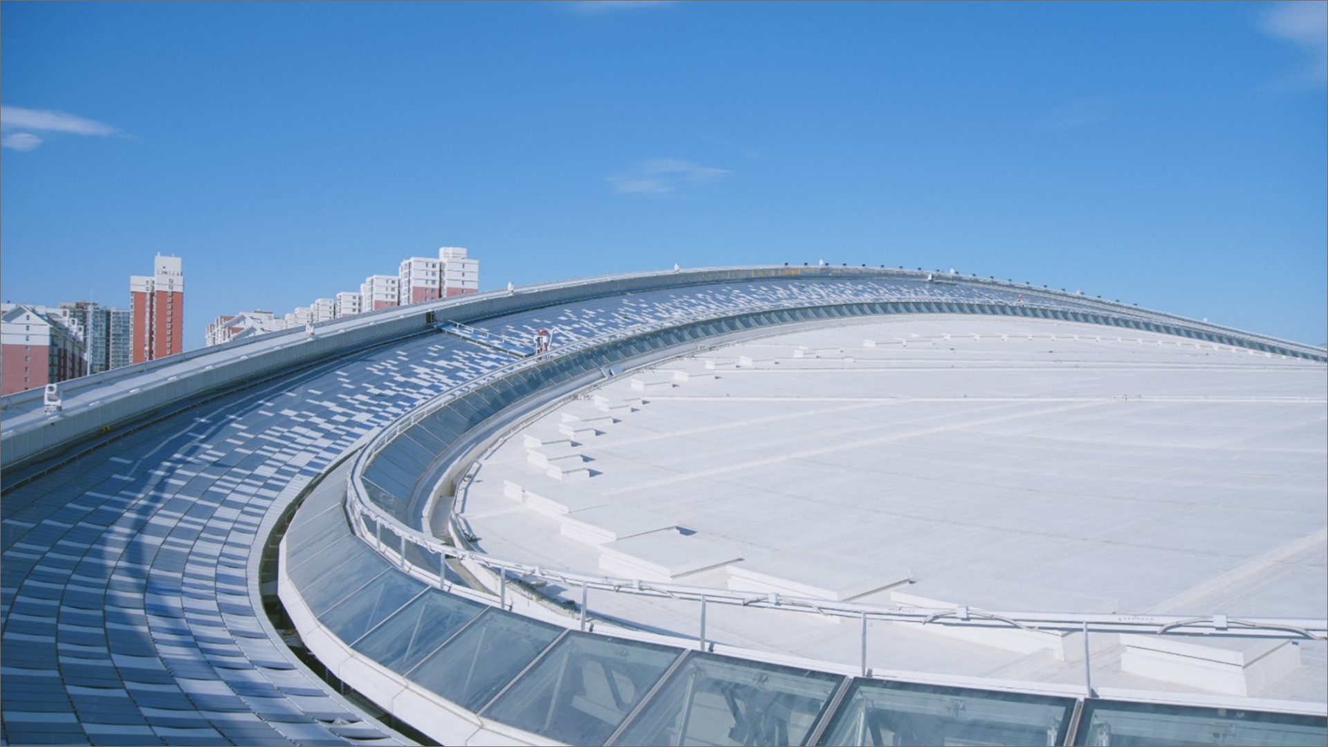 冬奥会速滑馆屋顶光伏电站