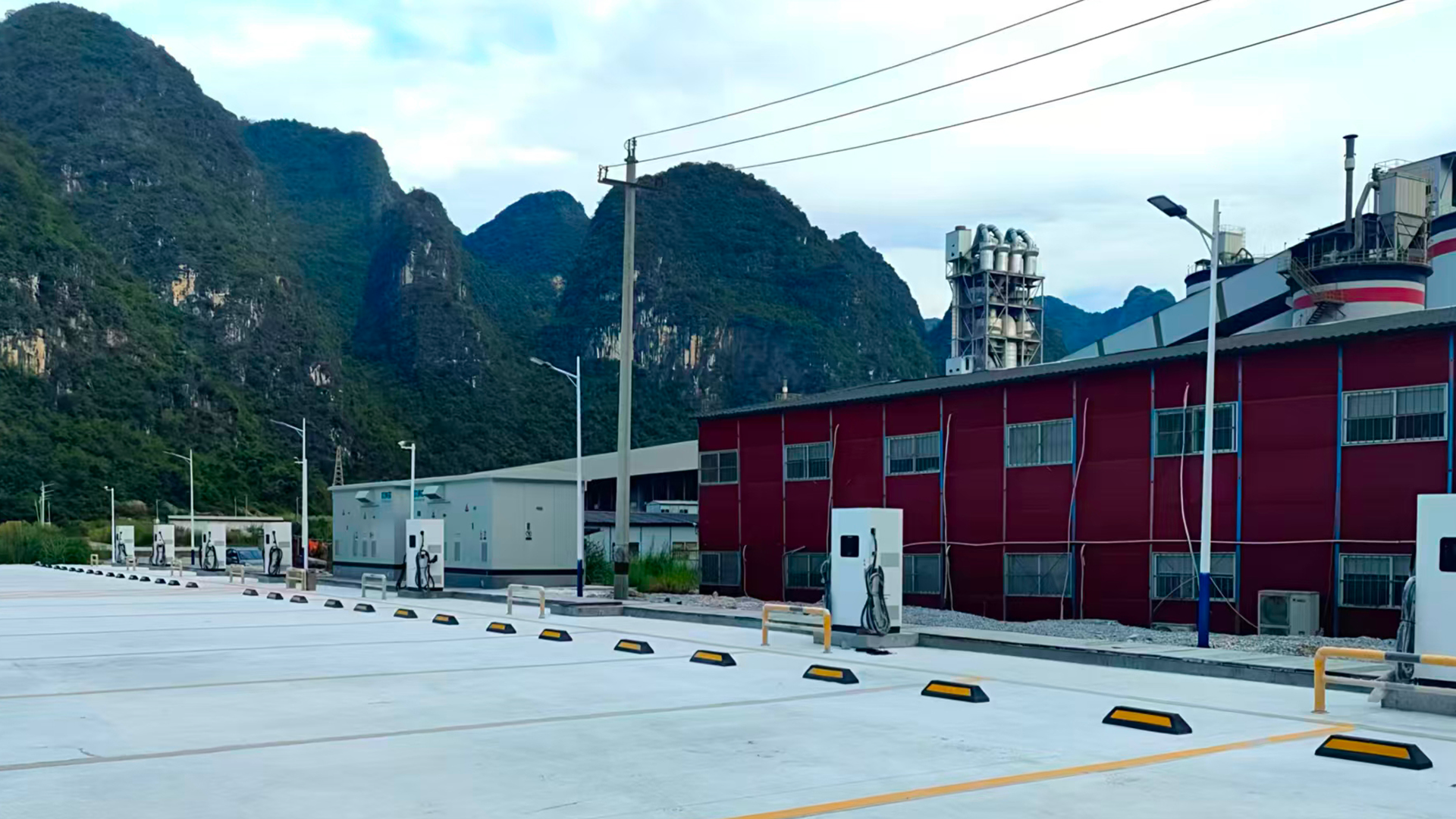 上峰水泥重卡超充站