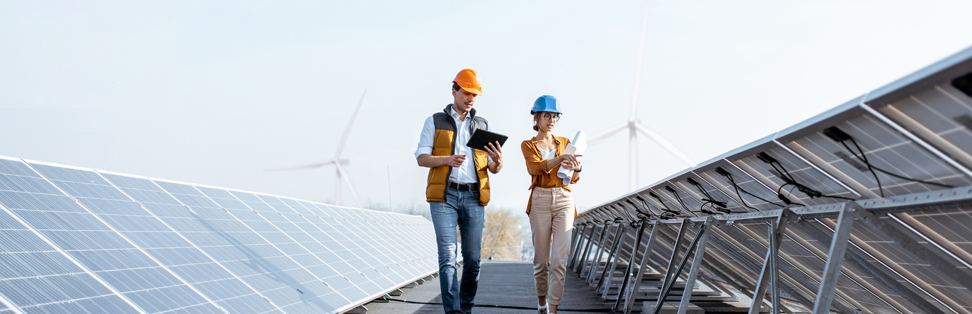 关注供应链管理的合规性和可持续性，推进合作伙伴践行高标准社会及环境标准，持续满足并超越全球客户期望，实现合作共赢。