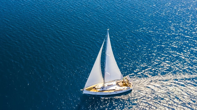 公司制定内部管理文件，对已识别风险建立应对方案，明确责任部门，确定风险预警指标，确保各类风险可防可控。针对政策性风险，公司定期追踪和分析政策变动趋势、开拓多元化的业务模式和收入；对环境管理风险的应对措施包括开展环境管理体系认证、污染物和有害物质防控等。针对合规风险、信息安全风险等也有相应的风险应对策略。建立风险监测机制，定期更新《组织情景分析表》与《利益相关方及其需求清单》，每年至少一次对各项风险进行全面、动态监测与管理，及时准确地掌握风险变化。根据《企业合规管理办法》及相关管理体系标准要求开展合规风险管理评审工作，管理评审频率不少于每年一次。公司定期自行或委托具有专业资质的外部机构开展风险管理体系有效性评价，重点关注可能存在风险管理缺失、遗漏或薄弱的环节，全面客观评价风险管理体系运行真实情况。