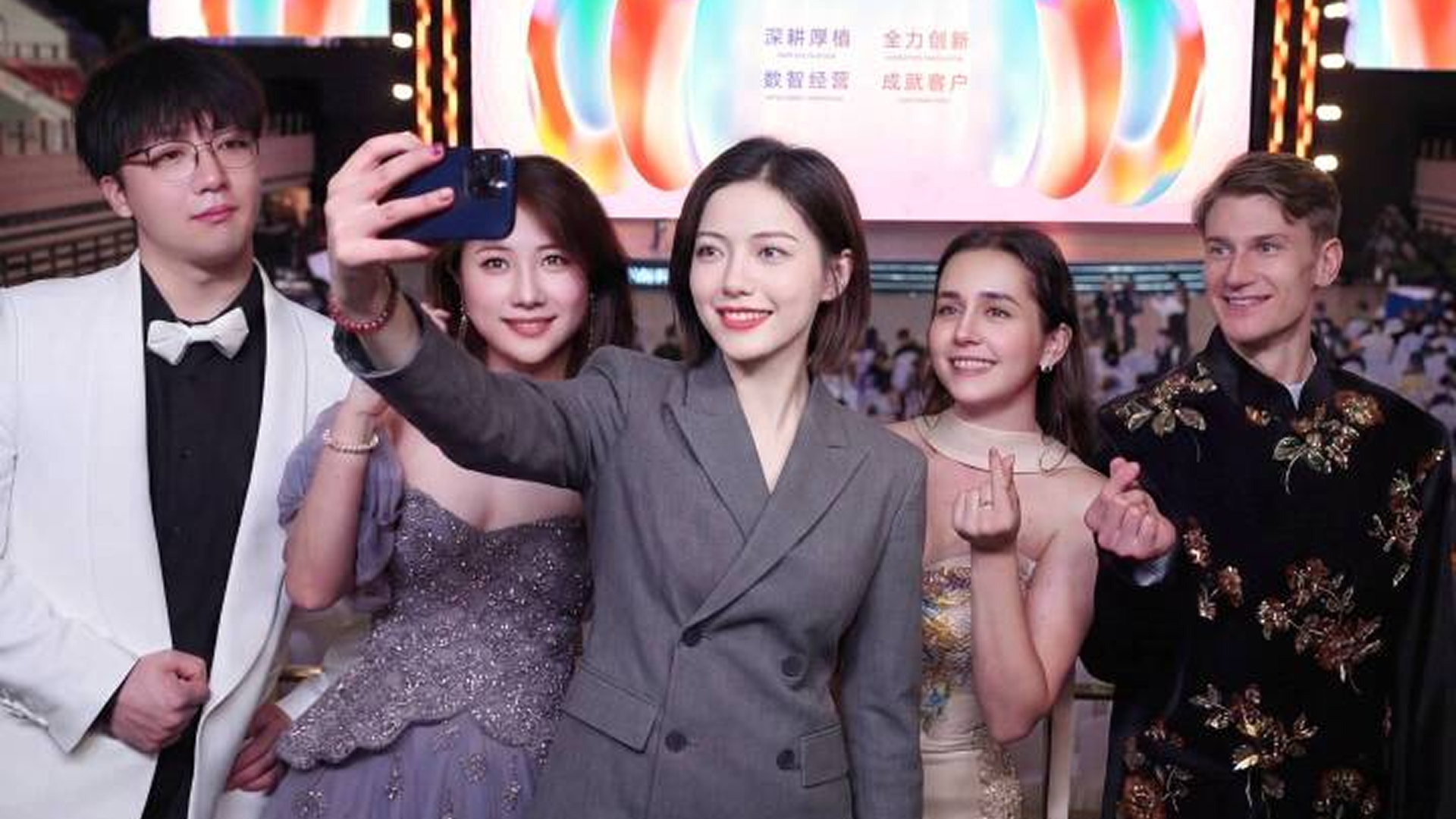 一种很新的Vlog：55世纪电源2026年会现场直击